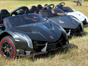 lambo black close up 